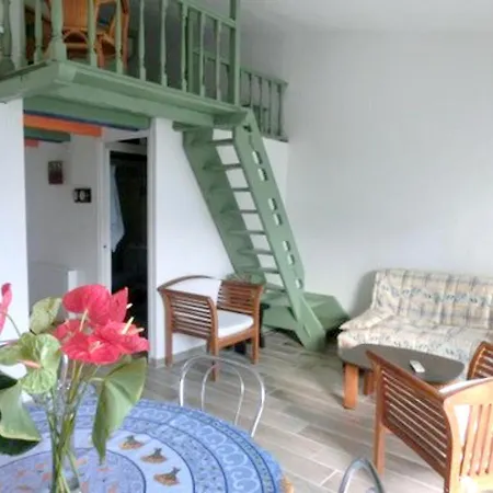 Apartment Studio A Sur Mer A 400 M De La Plage Avec Vue Sur La Mer Terrasse Amenagee Et Wifi